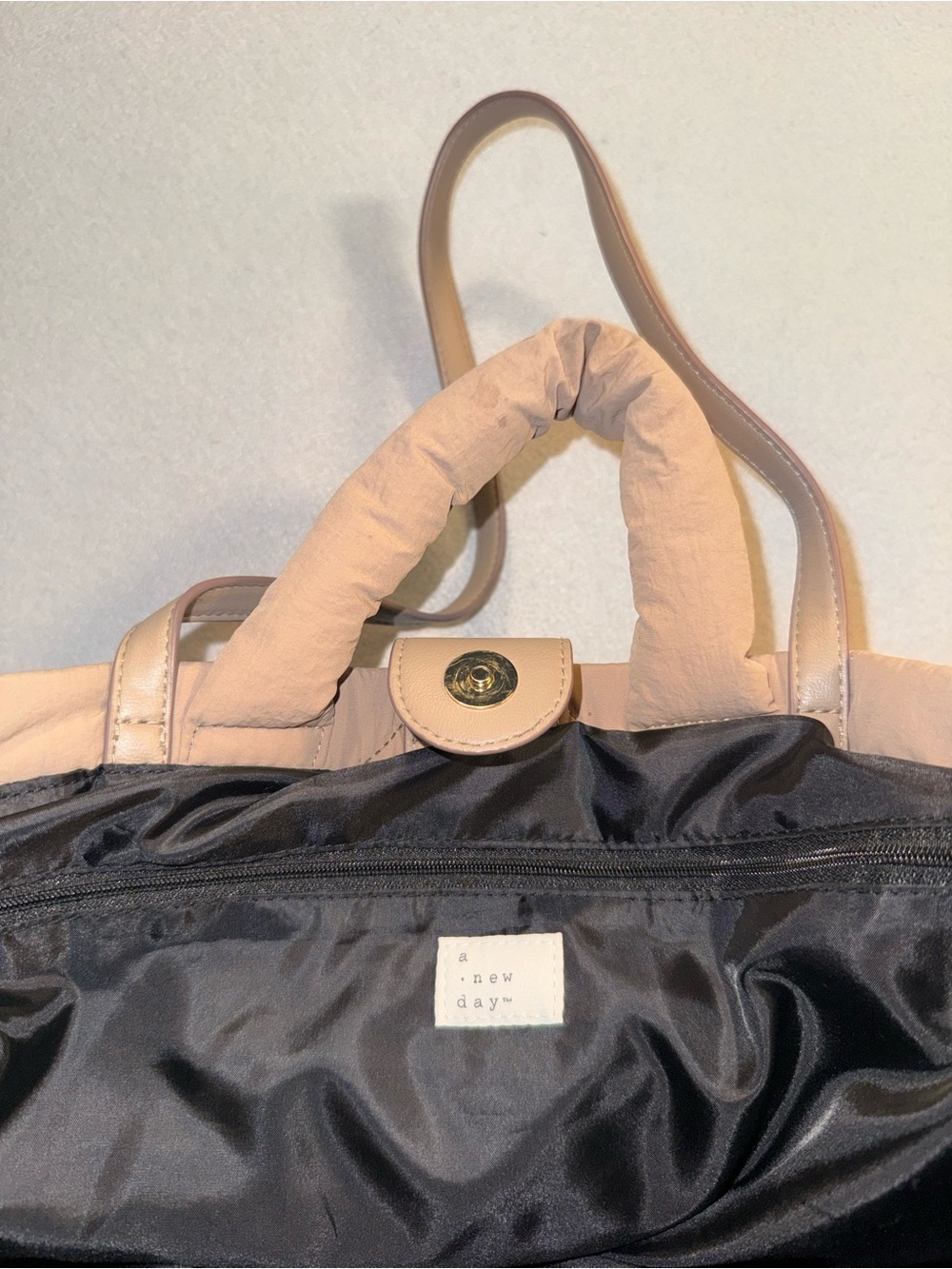 a new day Kate Quilted Tote Handbag Beige Tan Neutral Magnetic Closure - Picture 4 of 9